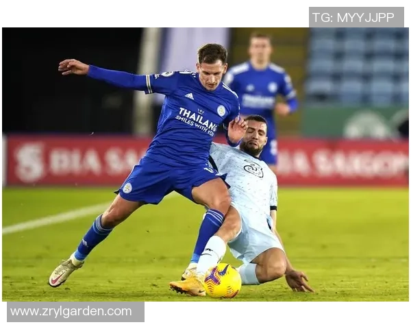 莱斯特城与马德里竞技激情对决海报展现足球魅力与团队精神